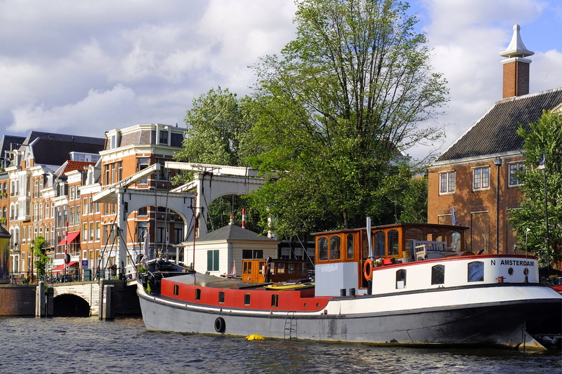 building exterior, cloud - sky, amsterdam, moored, houseboat, canal, luxury, building, no people, 4K, outdoors, barge, architecture, plant, tree, city