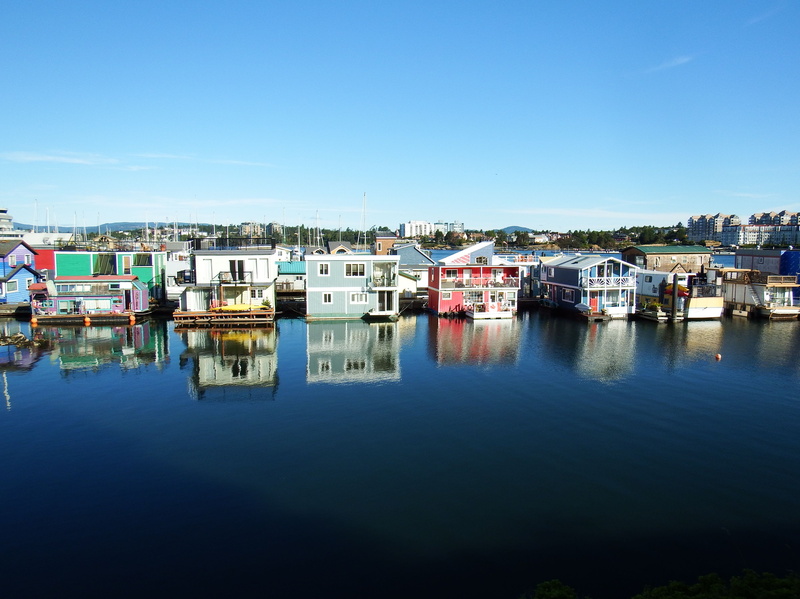 clear sky, transportation, waterfront, marina, port, moored, outdoors, townscape, mode of transportation, sailboat, no people, fishermans wharf, houseboats