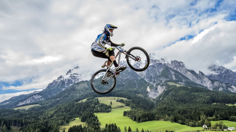 one person, mountain, hard, 1080P, sports helmet, tail, extreme sports, skill, headwear, motion, plant, gray, stunt, risk, jump, transportation, bike