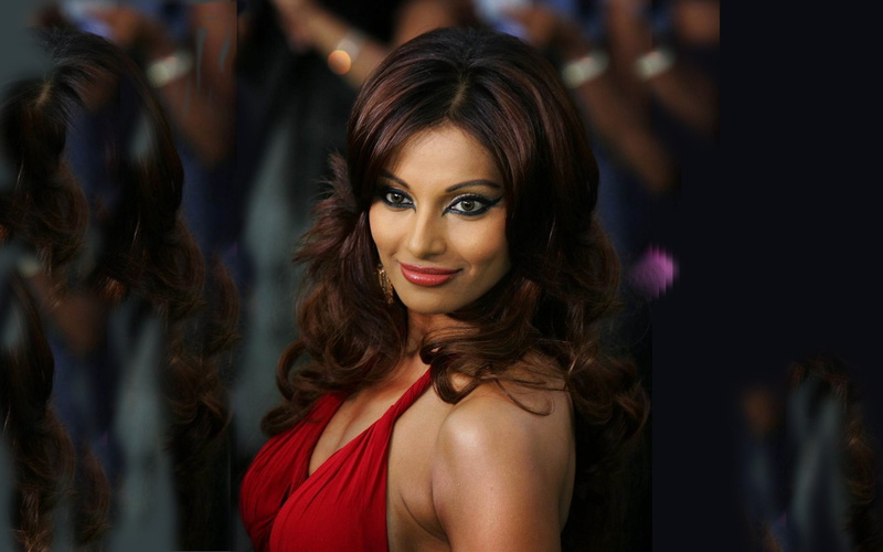 basu, smile, bipasha, red, bipasha basu, brunette, bollywood actress, 2K, indian actress