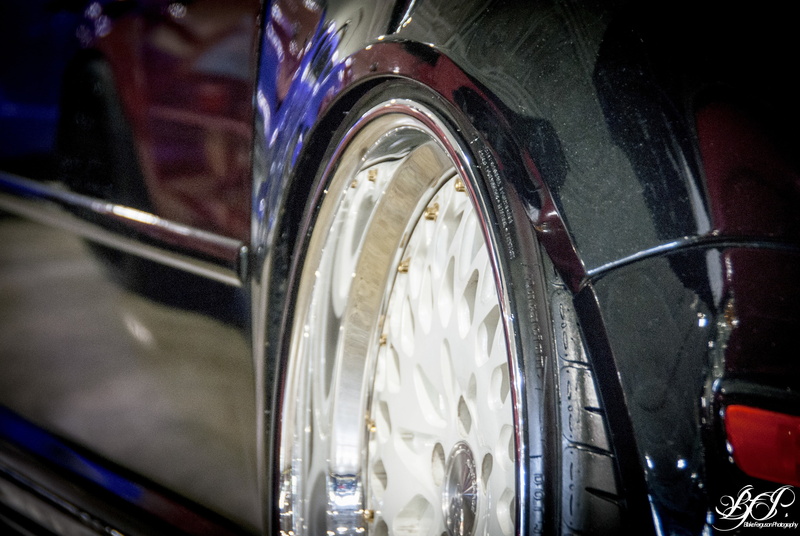 mode of transportation, 4K, metal, wheels, retro styled, wheel, motorcycle, land vehicle, reflection, indoors, no people, tire, focus on foreground, motor vehicle