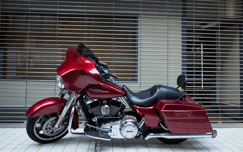 outdoors, transportation, built structure, scooter, mode of transportation, metal, 1080P, speed, land Vehicle, security, touring, wheel, side view, architecture