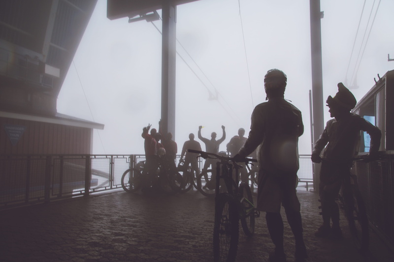mountainbike, fog, leisure activity, gondola, downhill, biking, skilift, cable, transportation, blurry, 5K, bike, men, mode of transportation, real people