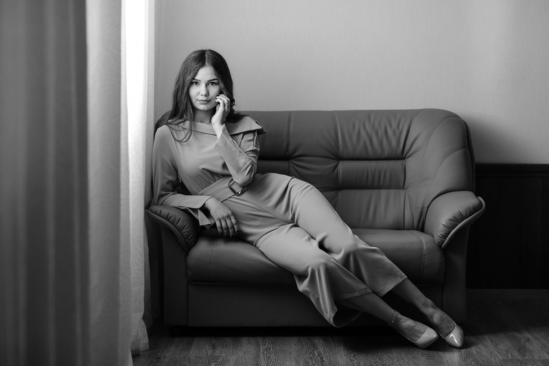 real people, beautiful woman, sofa, young women, portrait, hairstyle, women, domestic room, lifestyles, leisure activity, home interior, relaxation, furniture