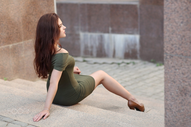 young women, relaxation, outdoors, stairs, casual clothing, real people, beauty, rear view, hairstyle, no bra, brown hair, young adult, women, women outdoors