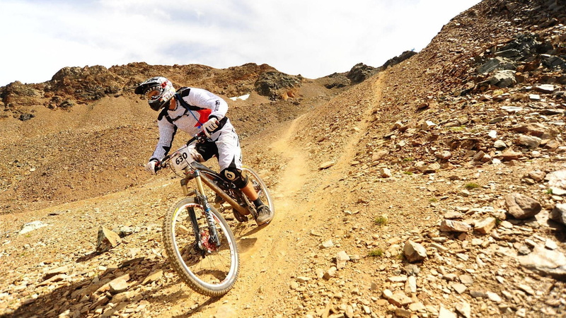 white, sports, rider, bicycle, suit, black, 1080P, s, biking, hd, downhill, men, 1920x1080