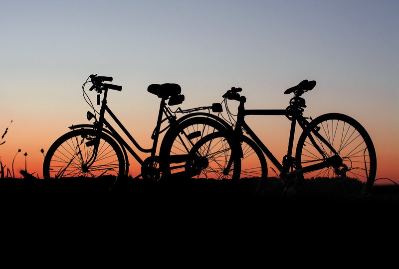 stationary, outdoors, landscape, pedal, bicycle, 5K, day, copy space, mode of transportation, low angle view, land vehicle, no people, romance, travel