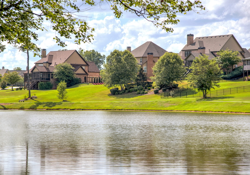 scenery, beautiful, lake, landscapes, farmhouse, growth, near, photo, cloud - sky, 5K, waterfront, building, outdoors, neighbourhood, houses, home ownership