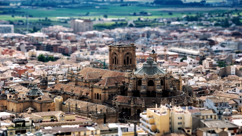 city, outdoors, suburb, crowded, townscape, tower, skyline, granada, built structure, cityscape, neighbourhood, day, building exterior, urban area, place of worship