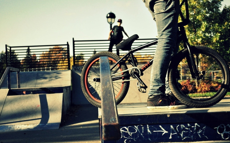 males, outdoors, riding, mode of transportation, speed, sunlight, 1080P, wheel, recreational Pursuit, real people, full length, healthy Lifestyle, leisure Activity
