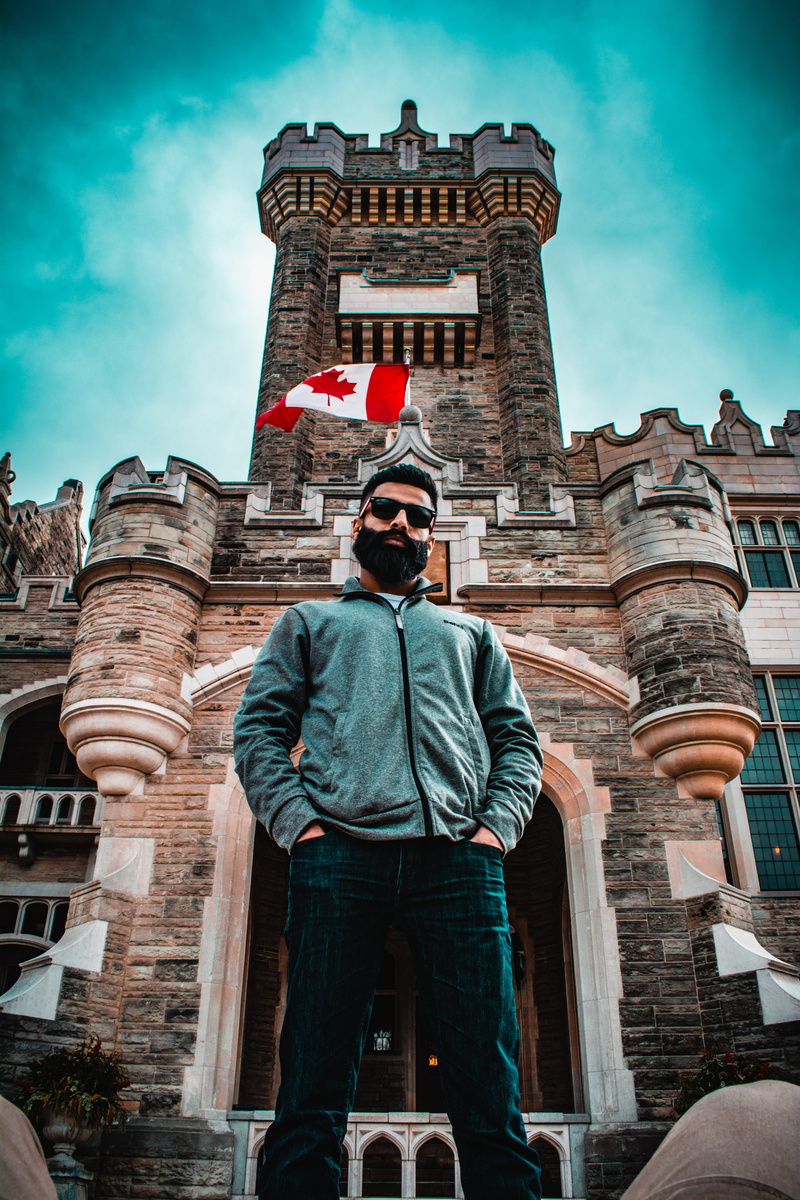 leisure activity, building exterior, building, sky, cloud - sky, three quarter length, architecture, castle, the past, canada, toronto, one person, 5K