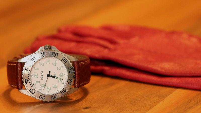 wood board, number, close-up, red, old, accuracy, watch, brown, wood - material, no people, antique, glove, 5K, table, packshot, archival, wrist watch