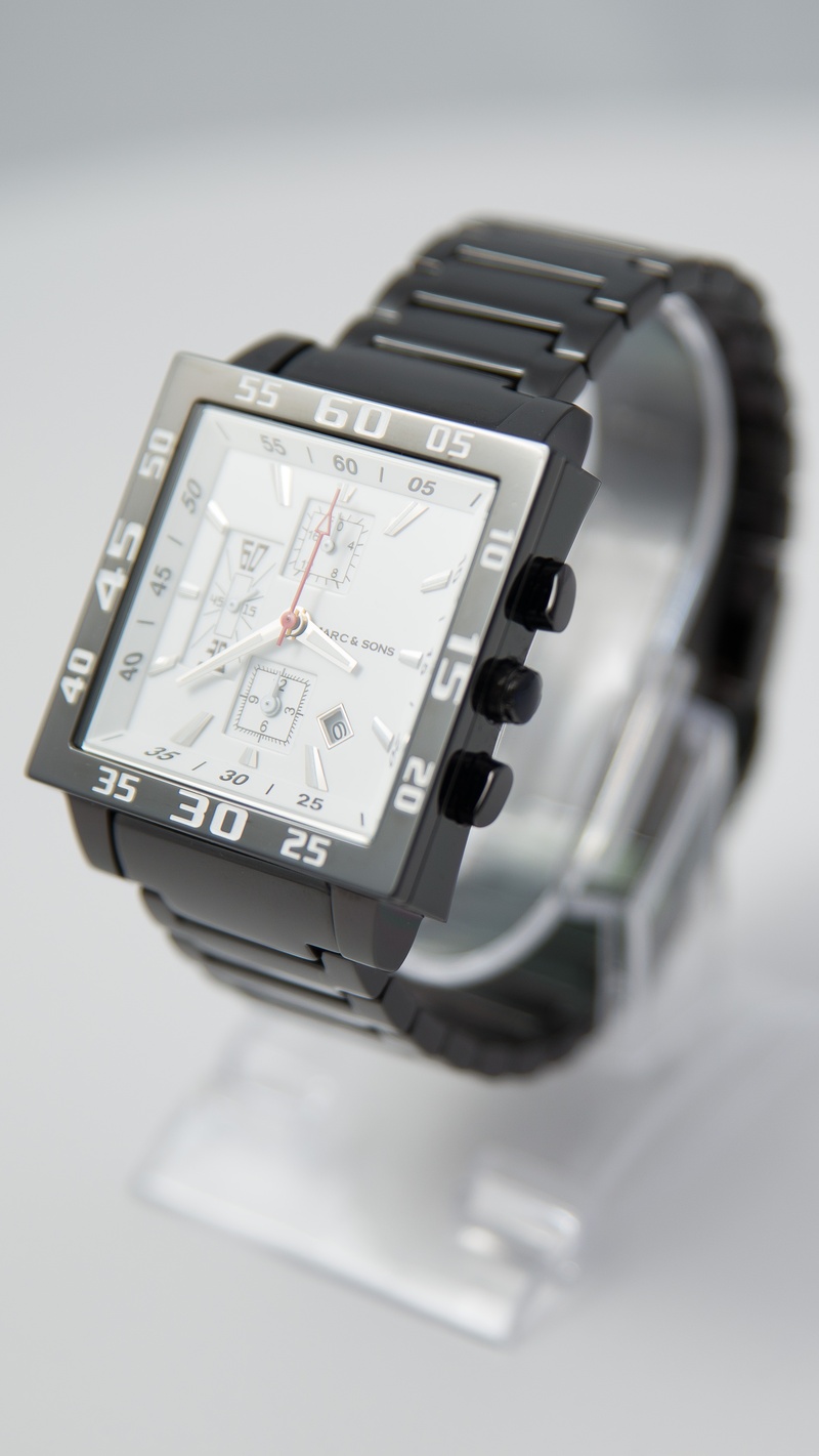 control, digital camera, white background, watch, electrical equipment, mechanics, the mechanism of, close-up, camera, still life, measurement of time