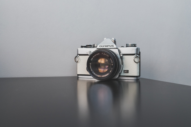 photographing, reflection, gear, olympus, silver colored, lens - eye, still life, digital camera, custom, slr, slr camera, black, studio shot, activity