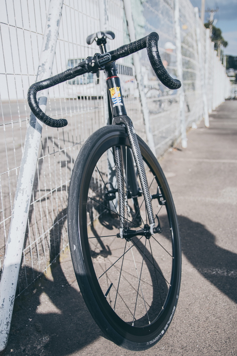 architecture, metal, focus on foreground, no people, handlebar, stationary, built structure, hype, nature, transportation, roadbike, bicycle, land vehicle