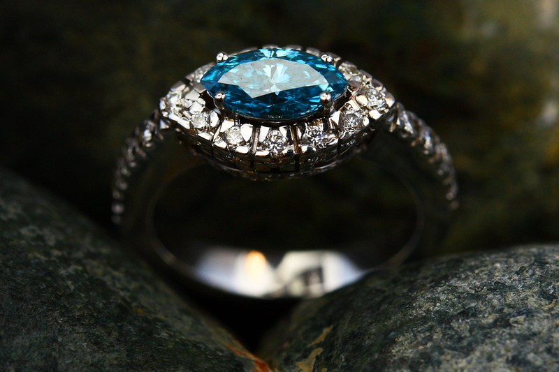 product photo, reflection, single object, beautiful, blue, photography, emerald, goods, rock, 2K, model, personal accessory, rock - object, jewelry, womens