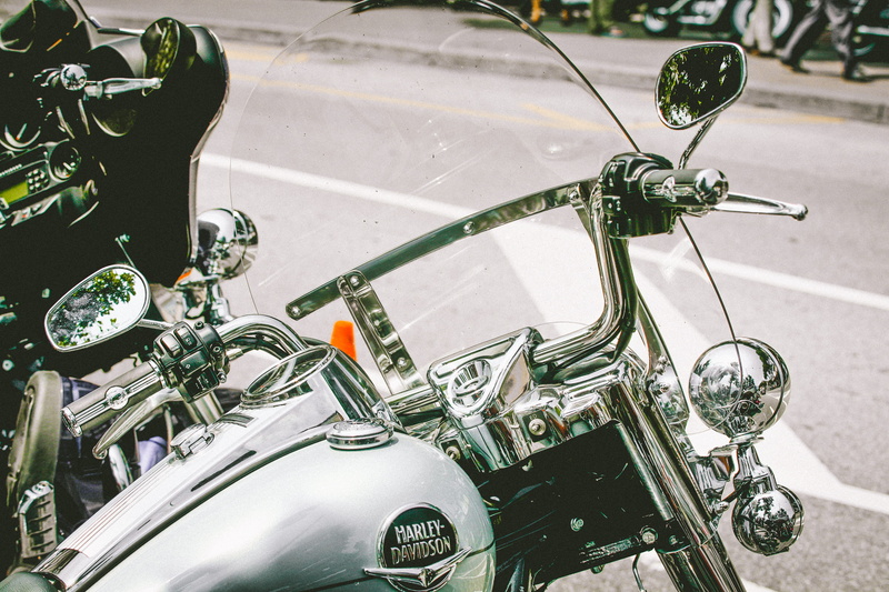 handlebar, land vehicle, street, motorbike, photo, day, 4K, bicycle, transportation, motor, city, outdoors, high angle view, side mirrors, car, close-up