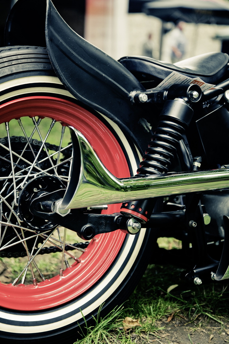 4K, harley, gloss, land vehicle, wheel, historically, parking, chrome gloss, harley davidson, in a row, shiny, black, sunlight, no people, close-up, day