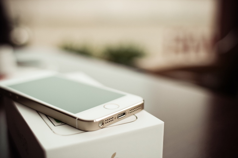 iphone, global Communications, home interior, unboxing, day, focus on foreground, smart Phone, indoors, convenience, selective focus, internet, no people