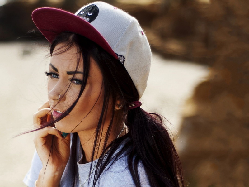 2K, nose rings, black hair, women, hat, blurred, Danielle Mansutti