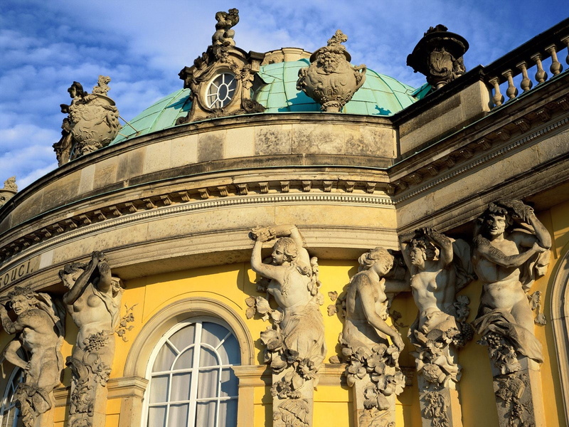 human representation, ornate, low angle view, sky, male likeness, sculpture, history, statue, building exterior, day, travel destinations, palace, architectural column