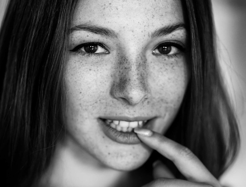 4k Looking At Viewer Freckles Women Olga Kobzar Hd Wallpaper