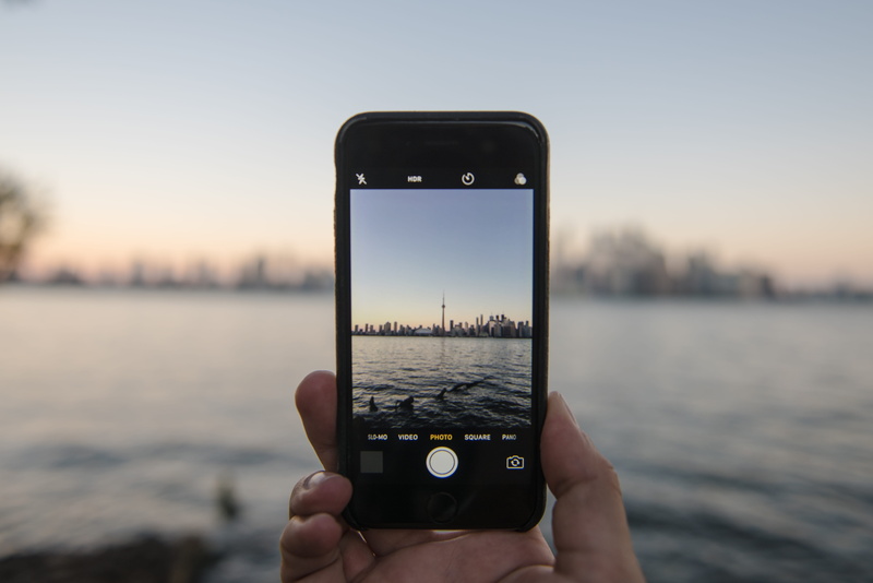5K, human body part, hand, communication, toronto, photographing, technology, nature, screen, human hand, focus on foreground, outdoors, finger, wireless technology
