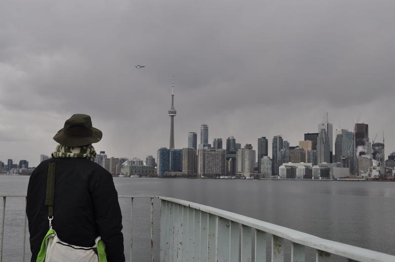 lifestyles, watching, Canada, cn, rear view, outdoors, downtown, urban skyline, cityscape, sky, real people, financial district, skyscraper, hat, warm clothing