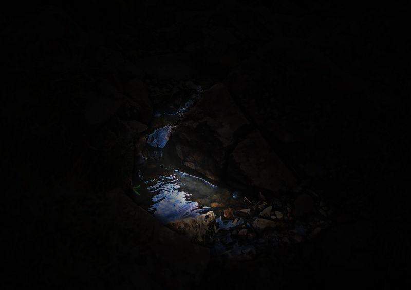 beauty in nature, quelle, solid, steine, wasser, fels, nature, dark, water, rock formation, blau, cave, night, outdoors, nacht, rock, rock - object, high angle view