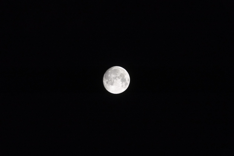 nighttime, 4K, tranquil scene, moonlight, shape, beauty in nature, nacht, mond, full, black and white, idyllic, moon, tranquility, copy space, space, round