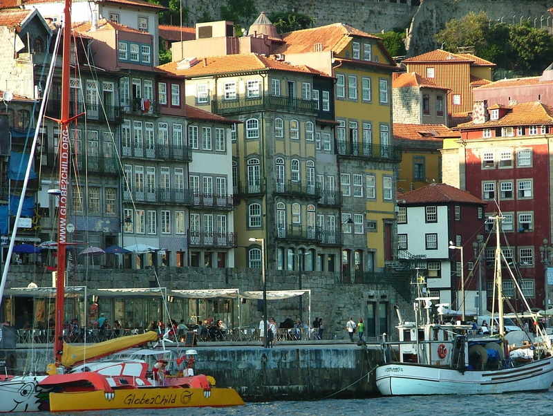 architecture, residential district, 2K, nautical vessel, boats, city, building, group of people, day, transportation, building exterior, incidental people