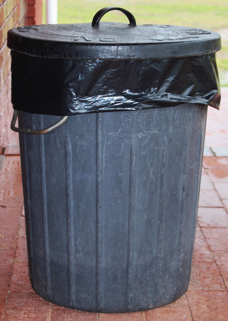 outdoors, environmental conservation, garbage bin, garbage can, waste, no people, 2K, bin, floor, trash, household waste, cylinder, close-up, nature, container