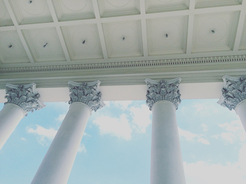 pattern, built structure, architectural column, white color, outdoors, design, tall - high, sky, exterior, historic, travel destinations, low angle shot