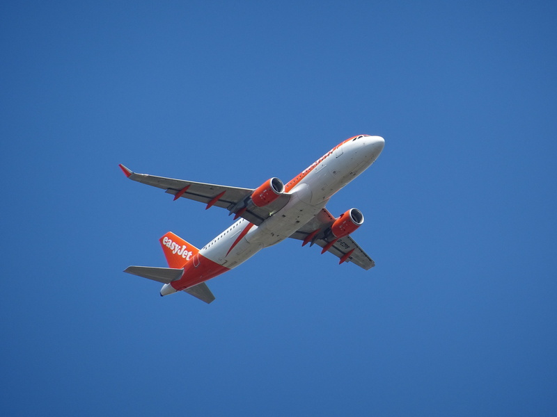 commercial airplane, easyjet, easy jet, aircraft wing, start, wing, air vehicle, take off, technology, airline, motion, airport, outdoors, engine, transportation