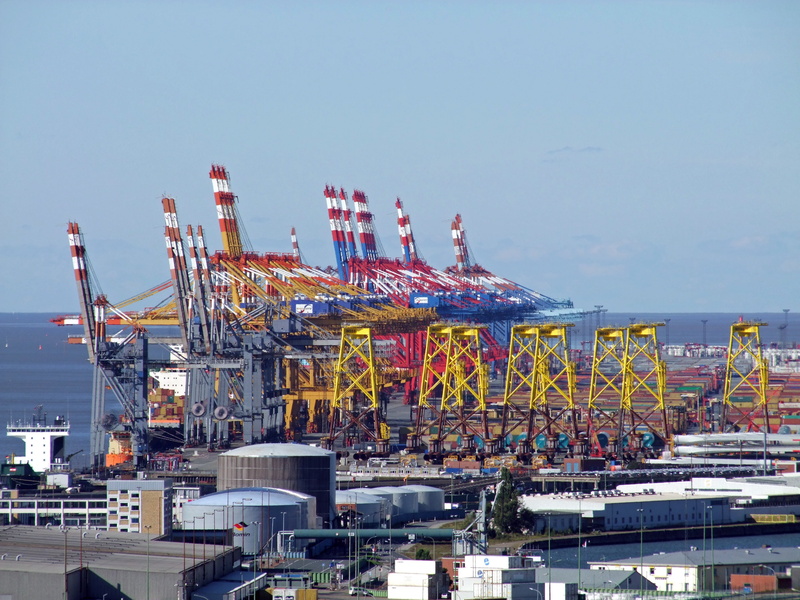 day, machinery, water, sky, building exterior, district, sea, technology, business, industrial, ship, 4K, mode of transportation, port, industry, daytime