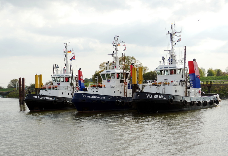 industry, tug, business, weser, port, waterfront, water, no people, freight transportation, nautical vessel, passenger craft, transportation, nature, cloud - sky
