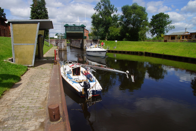building, lock, tree, incidental people, nautical vessel, break, architecture, mode of transportation, outdoors, sluice channel, canal, water, sky, hadelner channel