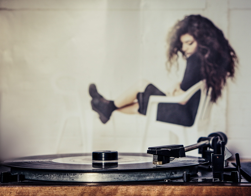 retro styled, indoors, listen, hair, sound, adult, 4K, women, tinge, leisure activity, vintage, m, antique, young adult, woman, home interior, hifi, hub
