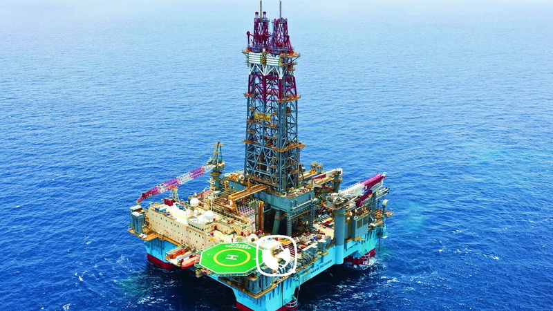day, water, industry, oil industry, nautical vessel, fossil fuel, nature, Maersk, outdoors, architecture, sea, drilling rig, Building, Industrial, no people