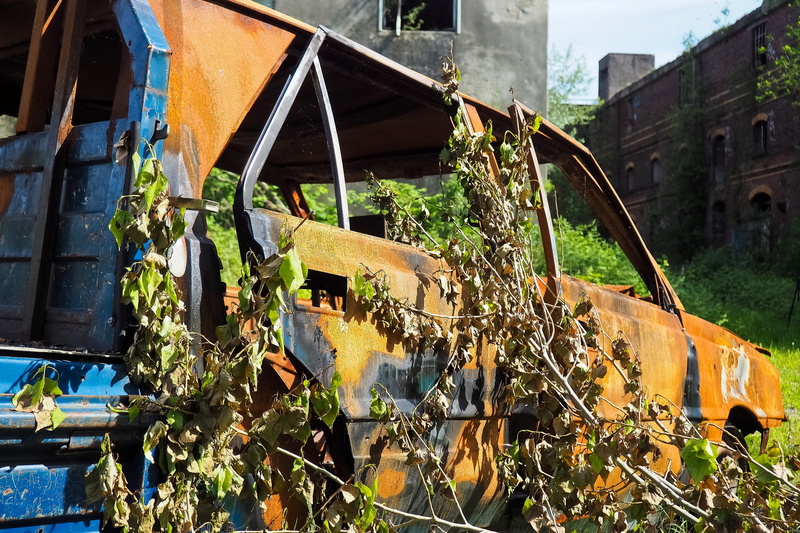 sunlight, car wreck, industrial building, deterioration, metal, machinery, destroyed, rusty, Wreck, run down, car plant, ruin, pforphoto, built structure