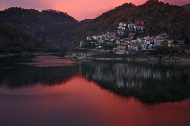 river, sky, outdoors, italy, homes, lazio, reflections, beauty in nature, built structure, scenic, crimson, land, residential district, beautiful, lake