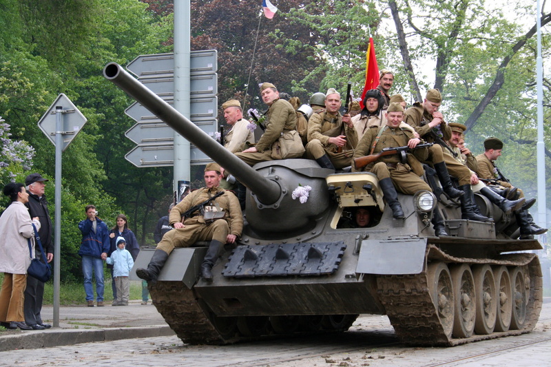 army, cannon, representation, government, group of people, people, conflict, weapon, tank, day, war, army soldier, real people, tree, sitting, armed Forces