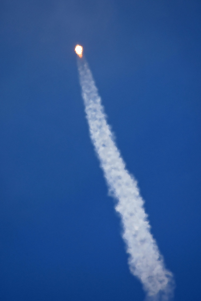 vapor trail, nature, air vehicle, aerobatics, outdoors, Roscosmos, sky, sunny, mode of transportation, clear sky, speed, motion, no people, day, blue, transportation