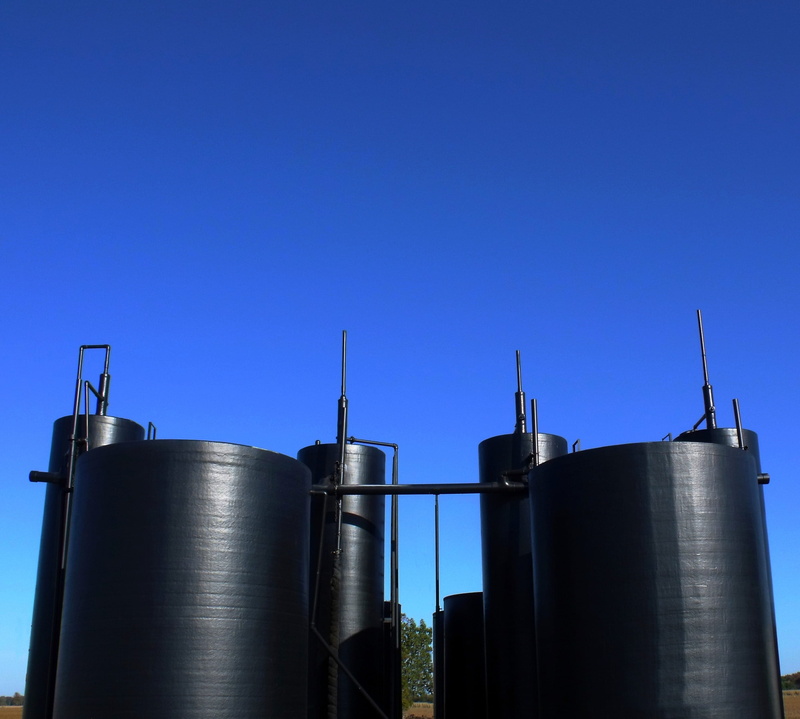 storage tank, fuel, Industry, metal, blue, day, angle, silver colored, no people, 2K, two, Gas, industry, alloy, cylinder, Fuel, low, clear sky, metal industry