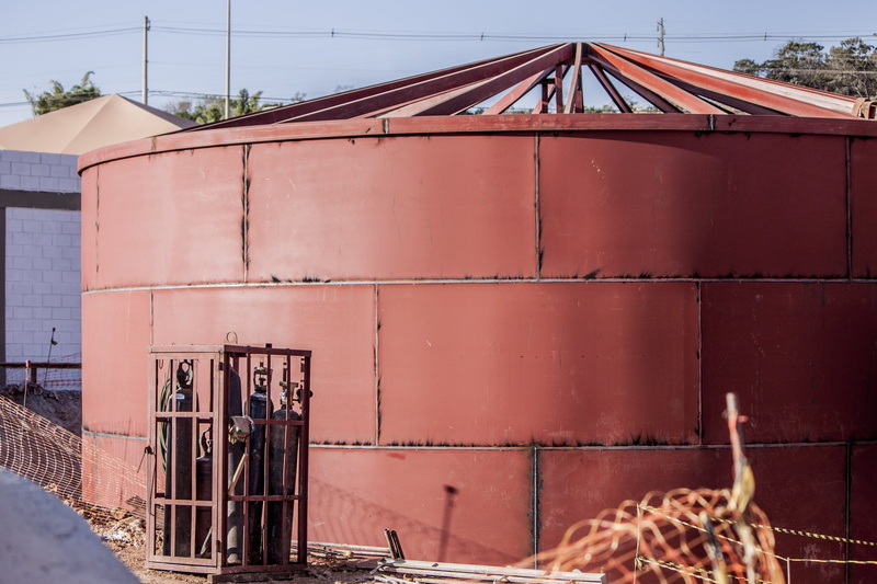 storage compartment, sunlight, boundary, industry, chemical, welded, storage, sky, building exterior, refinery, gas, 4K, ladder, fence, oil, water, metal
