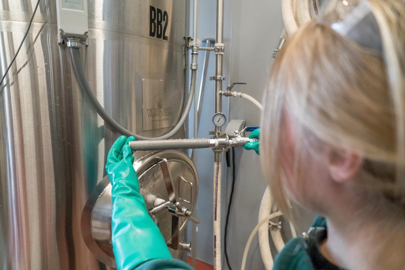 Tank, 8K, gloves, technology, safety, purification, healthcare and medicine, hairstyle, work, blond hair, adult, woman, portrait, distillation, occupation