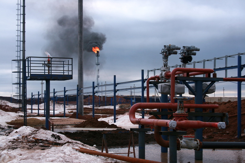 smoke stack, flaring, cold temperature, pollution, pipeline, evaporation, sky, oil, railing, communication, methane, flame, gasoline, pollute, pump, factory