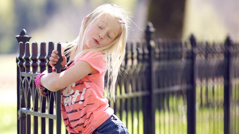 neck, blond hair, barrier, fence, one person, hair, boundary, girls, casual clothing, innocence, outdoors, contemplation, childhood, girl, females, hairstyle