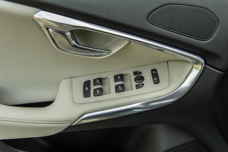 luxury, vehicle interior, cross, no people, motor vehicle, control, wealth, air conditioner, control panel, personal land vehicle, transportation, mode of transportation