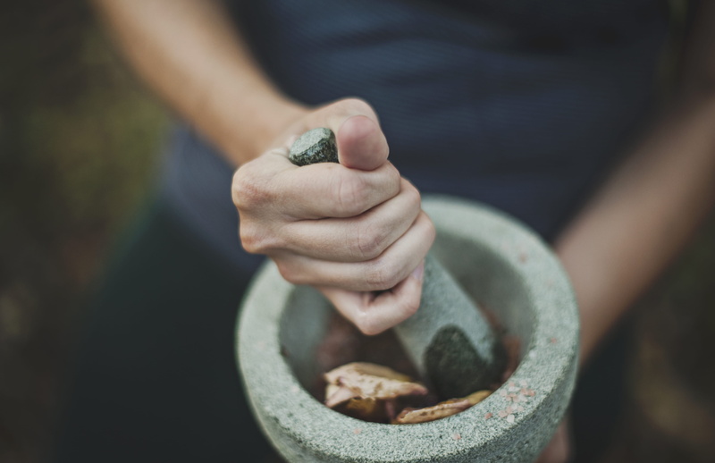 close-up, person, people, human Hand, ground, one man only, hand, men, focus on foreground, real people, 4K, day, dirt, finger, pestal, human body part
